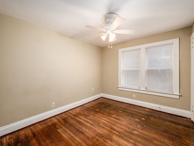 Building Photo - 385 E 13th Ave