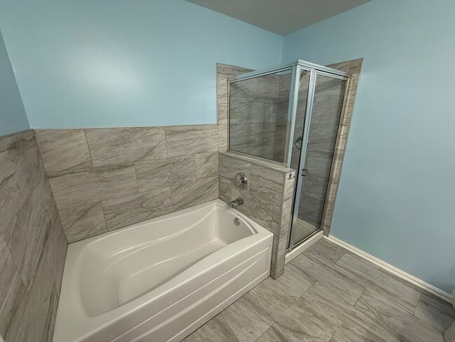 Building Photo - Spacious 2-Level Condominium