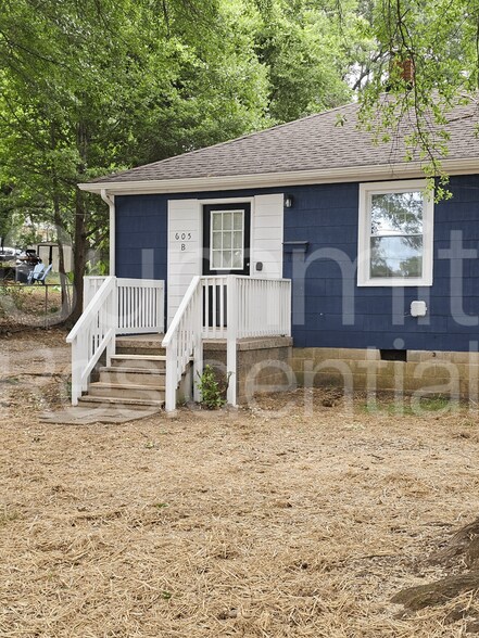 Building Photo - 605 Betty St