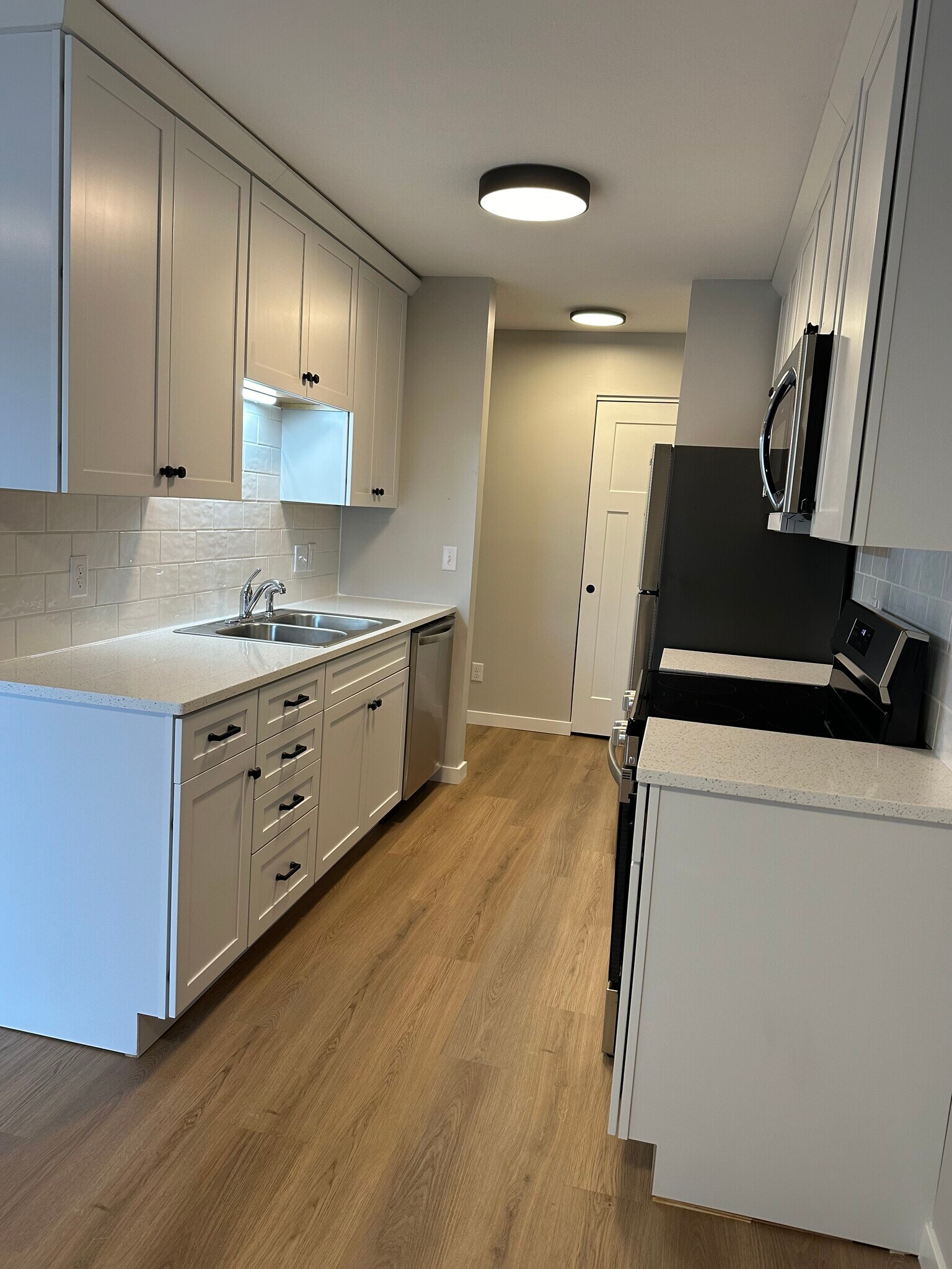 Building Photo - 1551 Namekagon St