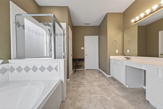 Building Photo - 18818 Flagstone Creek Rd