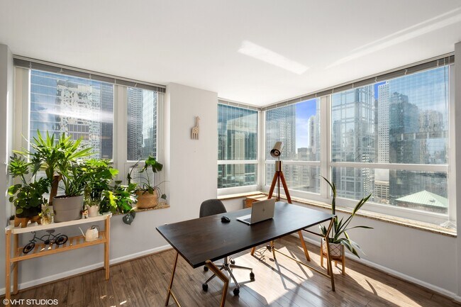 Building Photo - 345 N La Salle Dr