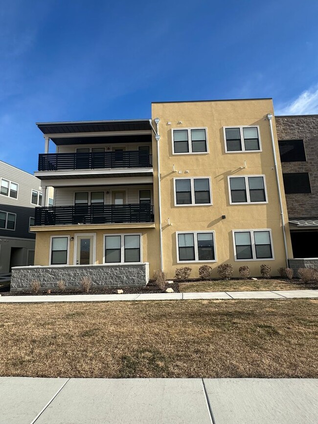 Primary Photo - Gorgeous Condo!!!