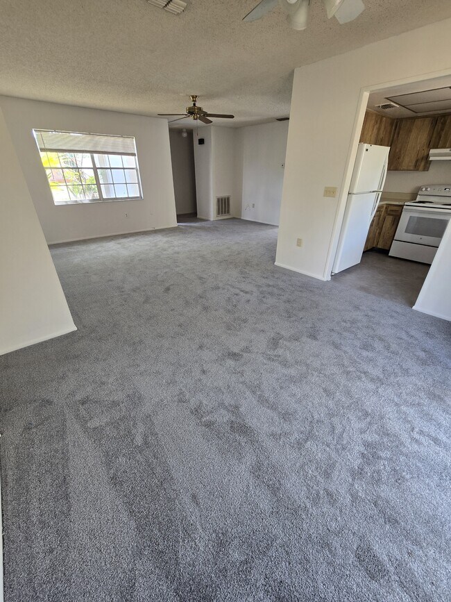 Building Photo - 809 Green Valley Rd