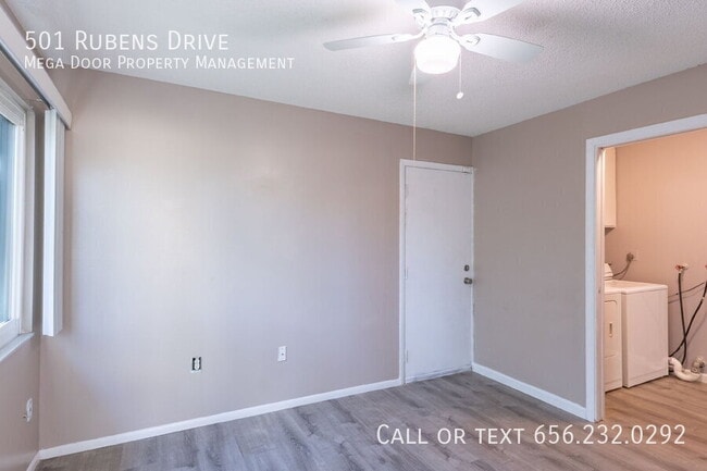 Building Photo - 501 Rubens Dr