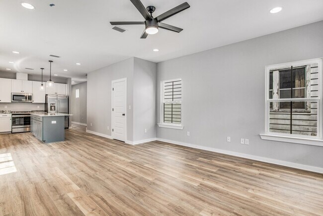 Building Photo - 312 E Blount St