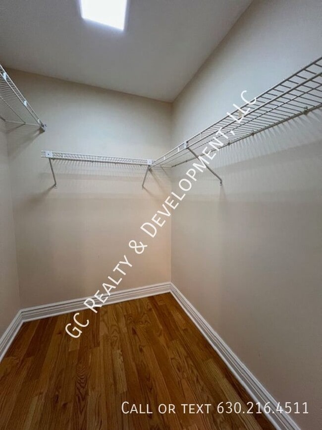 Building Photo - 925 Indian Boundary Dr