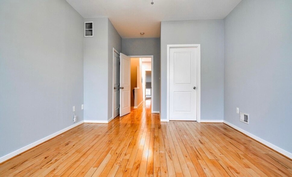 Room 2 - 214 S Regester St