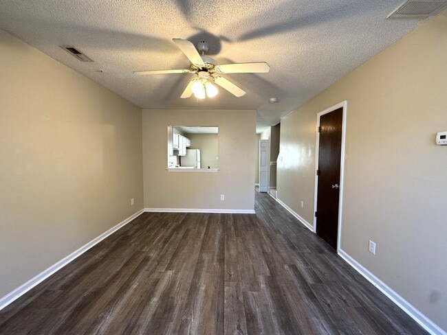 Building Photo - Minutes to Camp Lejeune! Pets with Owner Approval!