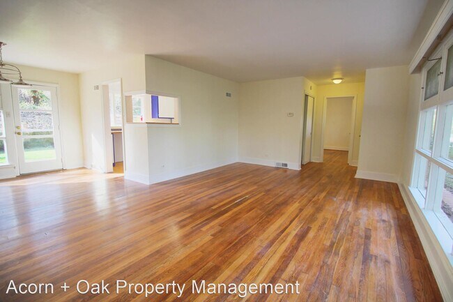 Building Photo - 3 br, 2 bath House - 107 W. Woodridge Dr.