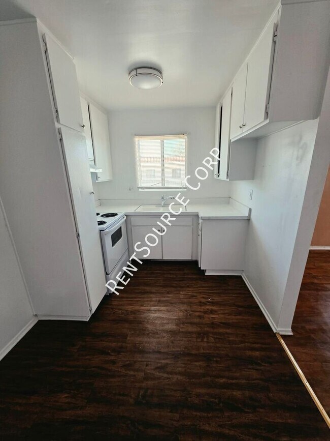 Building Photo - 38616 Larkin Ave