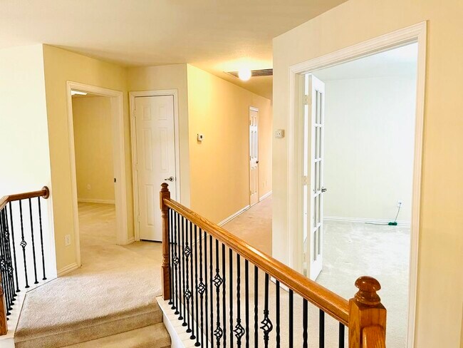 Building Photo - 2212 Hopkins Dr