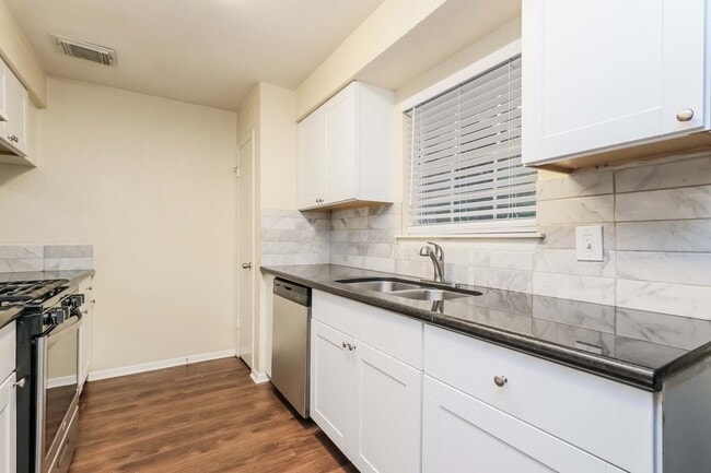 Building Photo - 3322 Dawnwood Dr