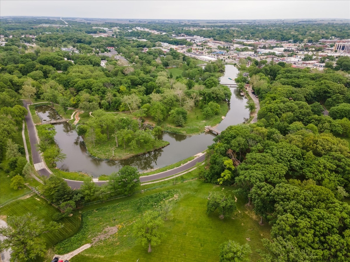 Crystal Lake Park - 1 Block away! BEAUTIFUL!!! - 1001 N Coler Ave