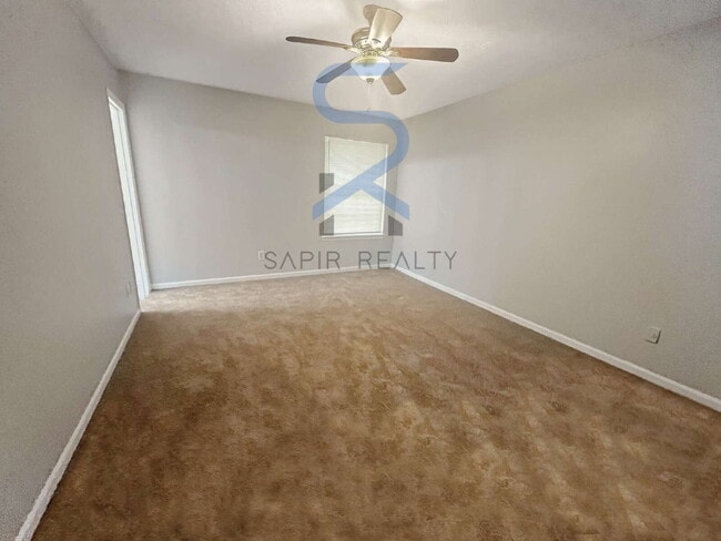 Building Photo - Move in before November 15th and choose yo...