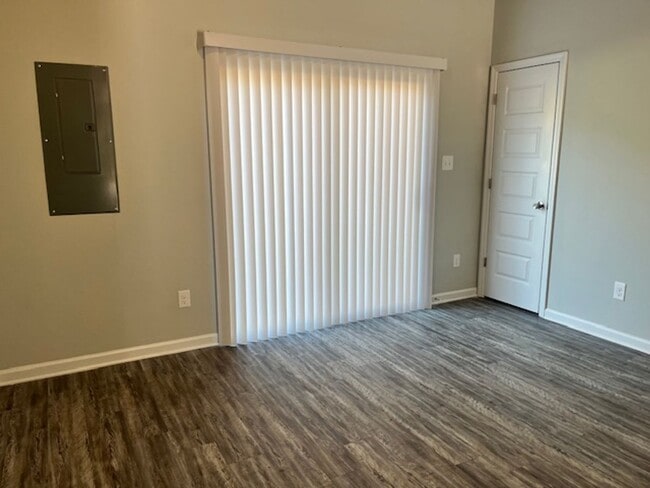 Building Photo - Townhome in Holly Ridge!!