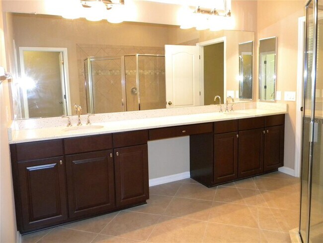 Building Photo - 4245 Windcrest Dr