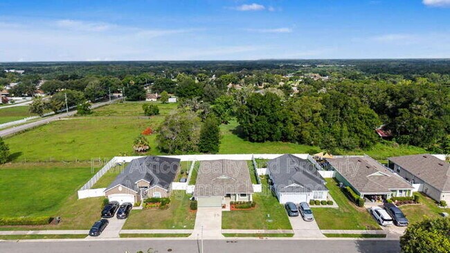 Building Photo - 7918 Chestnut View Dr