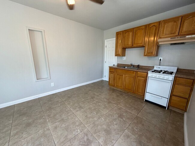 Building Photo - 339 E 19th St