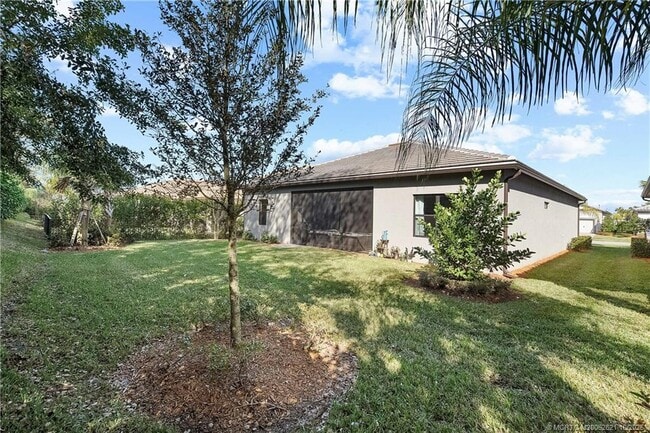 Building Photo - 564 SE Villandry Way