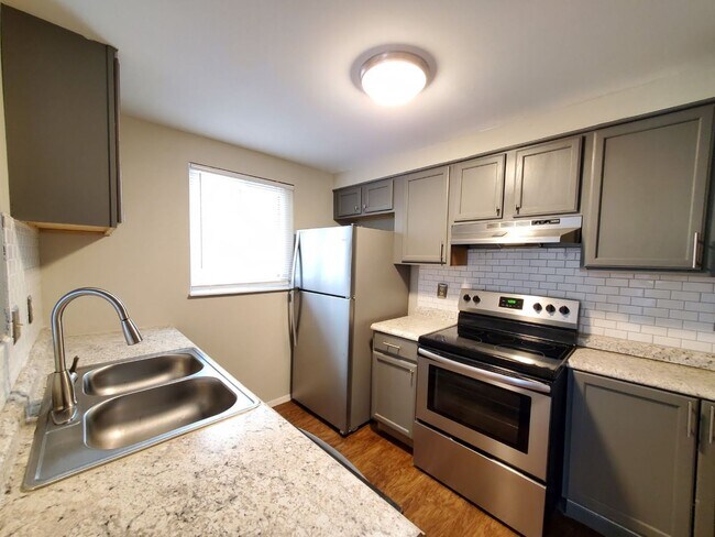 Building Photo - 7516 Pebblestone Dr