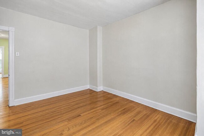 Building Photo - 154 Salaignac St