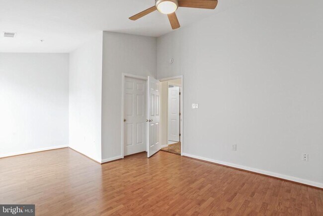Building Photo - 6140 Newport Terrace