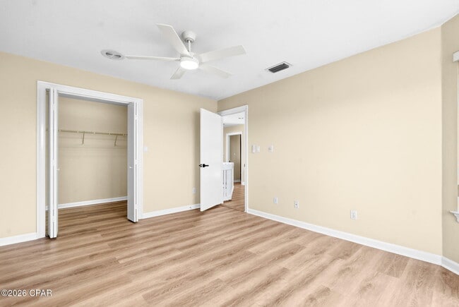 Building Photo - 2718 Country Club Dr