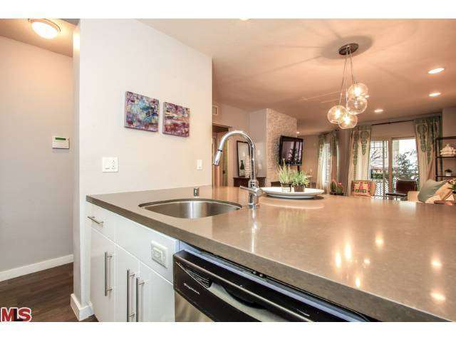 Building Photo - 141 S Clark Dr