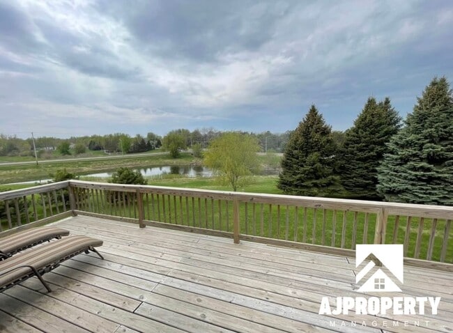 Building Photo - 3105 S Dawley Cir