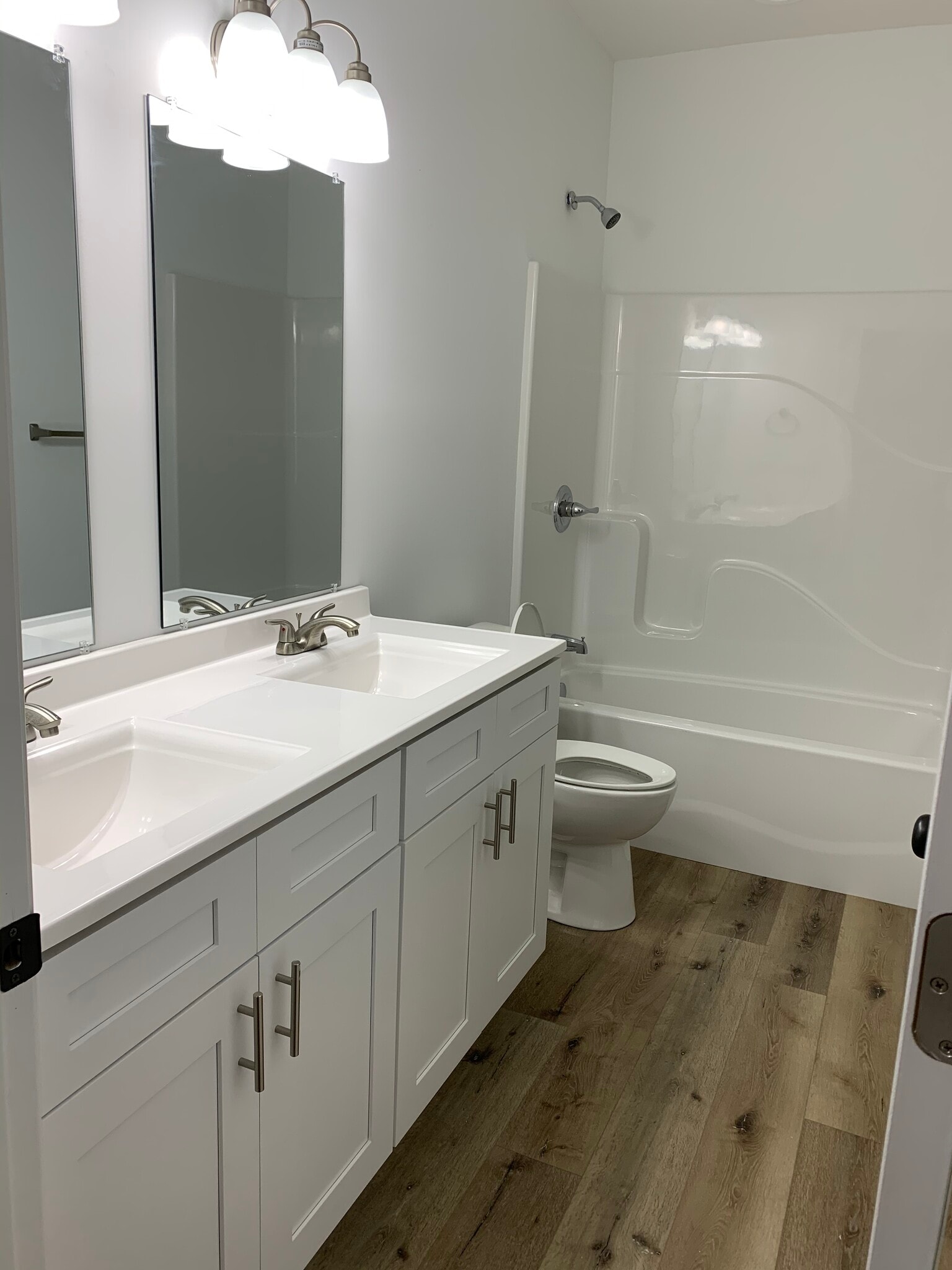 Bath - 202 19th street B