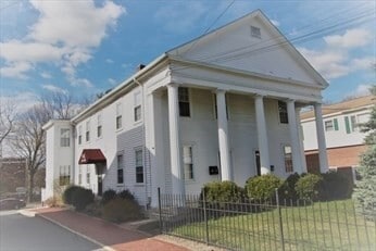 Primary Photo - 122 Elm St