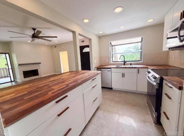 Building Photo - 3625 Avocado Village Ct