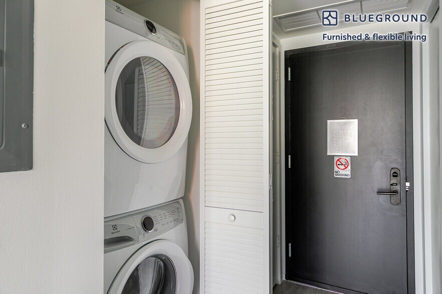 Building Photo - 230 NE 4th St