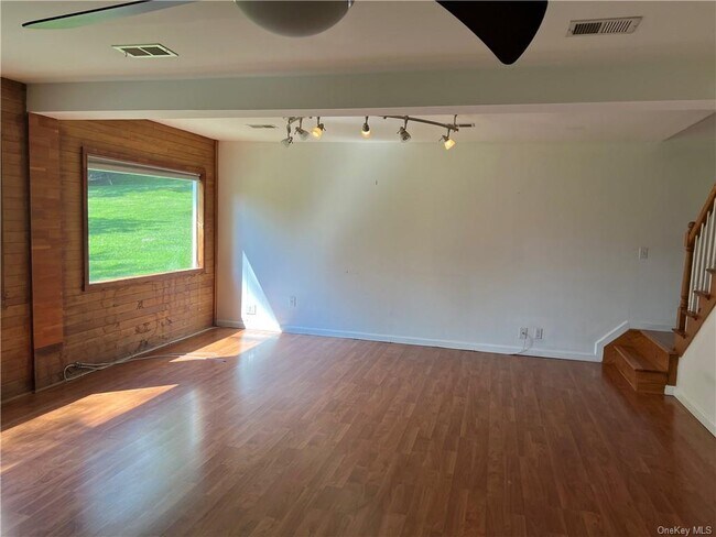 Building Photo - 591 S Mountain Rd