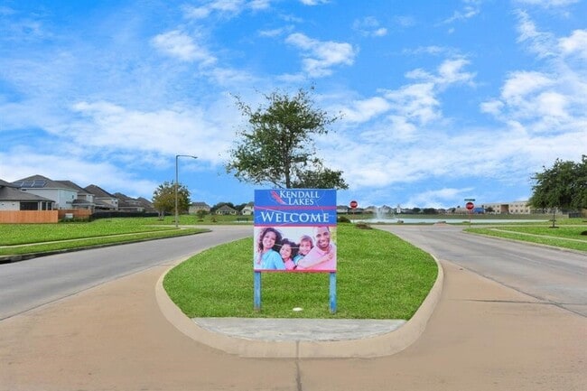 Building Photo - 388 Kendall Crest Dr