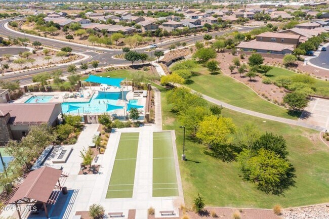 Building Photo - Charming 5-bed, 3-bath home with Pool/Spa ...