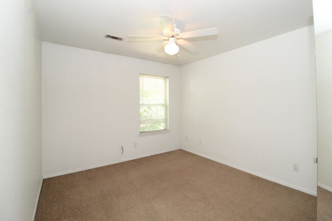 Building Photo - 1006 N Molly Ct