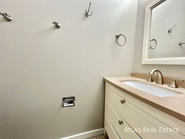 Building Photo - 9117 E Nassau Ave