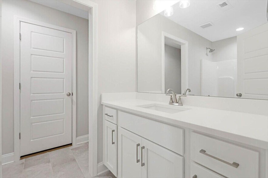 Building Photo - 1826 Oakvale Dr