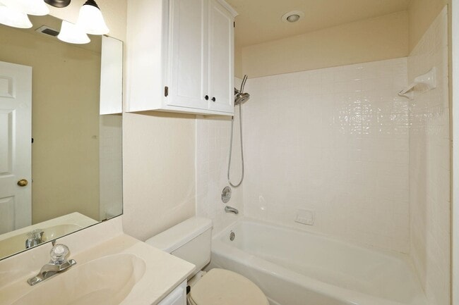 Building Photo - 5706 Laguna Dr