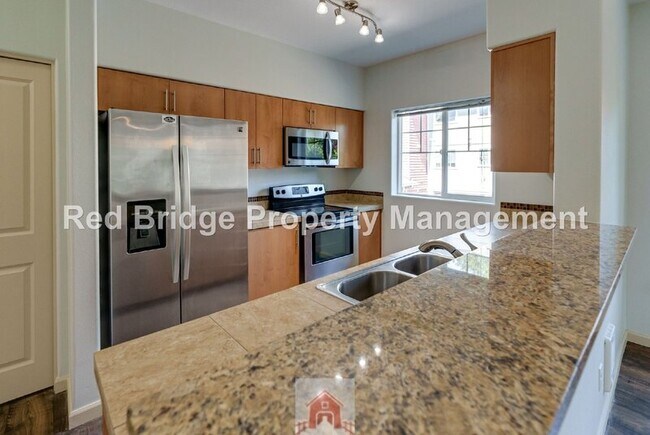 Building Photo - 10834 NE Holly St