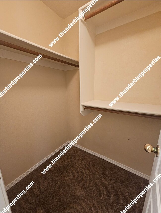 Building Photo - Located in a Gated community!!!