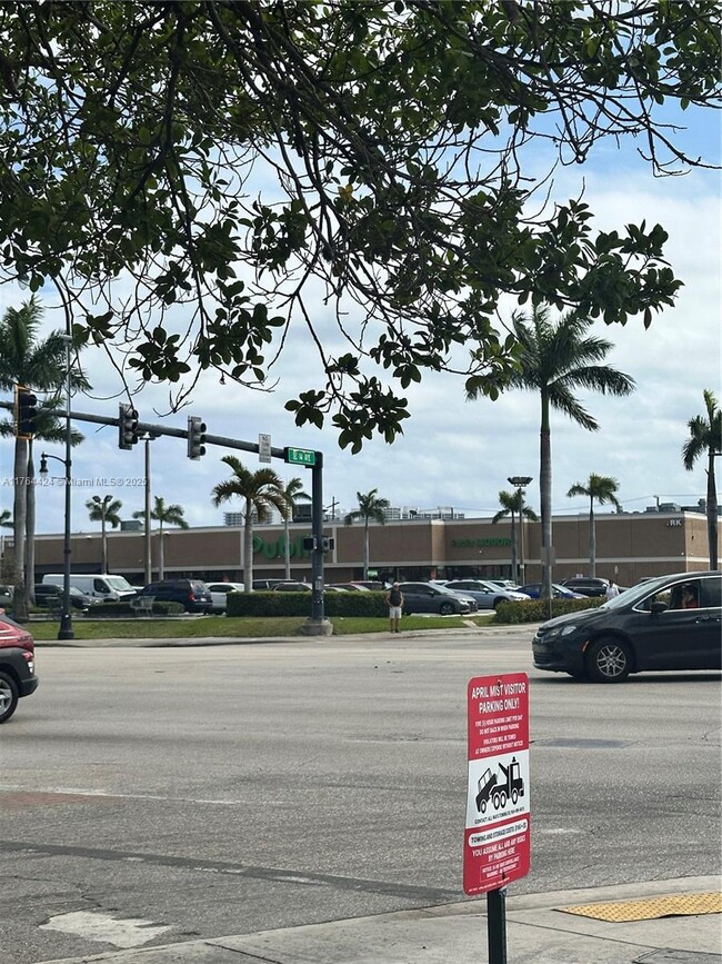 Building Photo - 1333 E Hallandale Beach Blvd