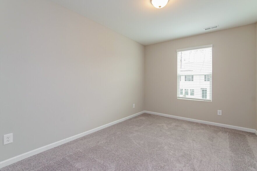 Building Photo - 544 Landing View Dr