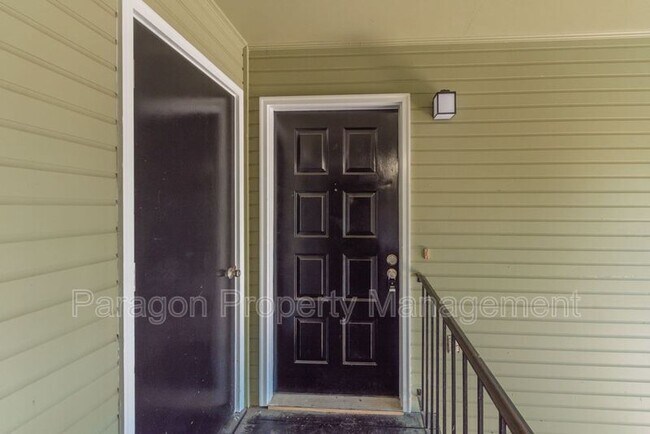 Building Photo - 2571 1/2 Tobacco Rd