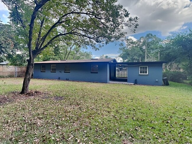 Building Photo - 6150 George Wood Ln W