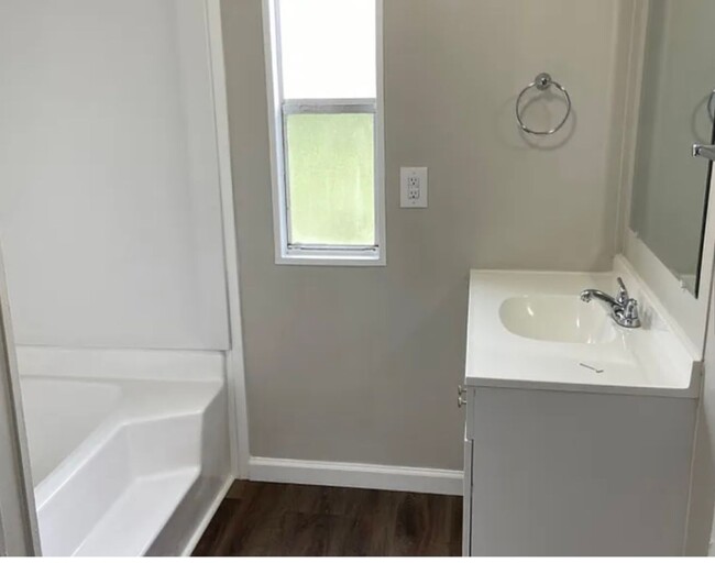 Building Photo - Newly remodeled 3 Bedroom, 2 Bathroom home...