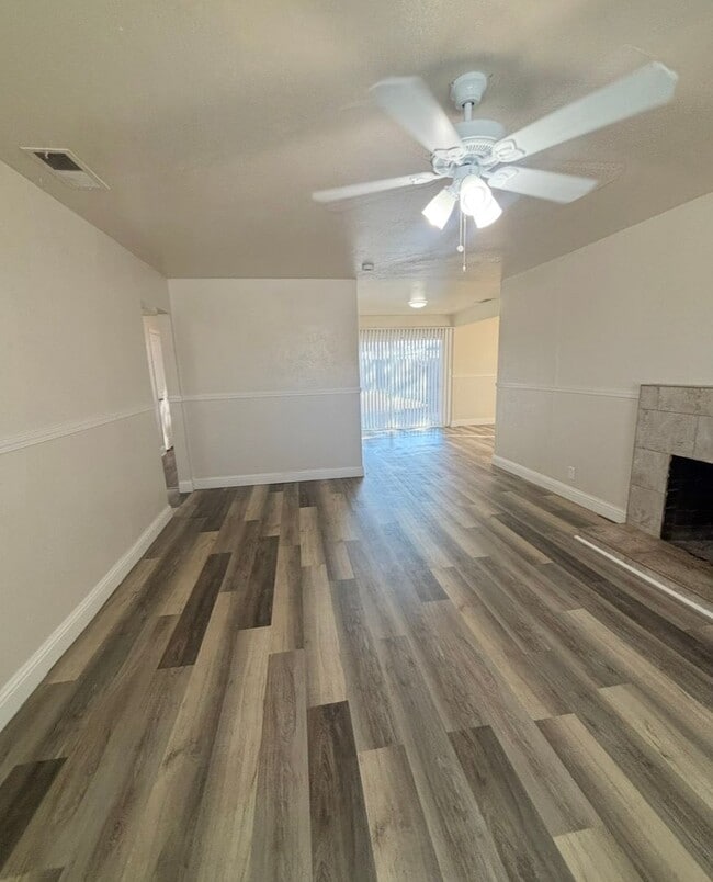 Building Photo - APPLY NOW FOR THIS 3 BEDROOM HOME!!