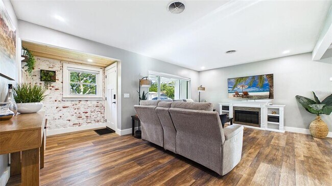 Building Photo - 101 N Mercury Ave